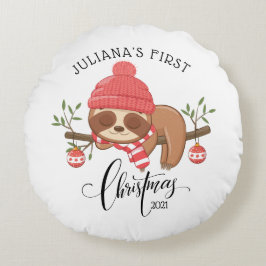 かわいい眠そうなナマケモノの赤ちゃんの最初のクリスマス ラウンドクッション