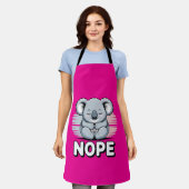 かわいい眠るコアラ「Nope」面白いキャラクター エプロン (着用した状態)