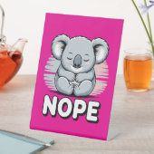 かわいい眠るコアラ「Nope」面白い漫画 台座サイン (インサイチュ)