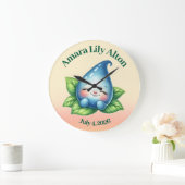 かわいい眠る赤ちゃんの露のしずく保育園の部屋 ラージ壁時計 (ホーム)