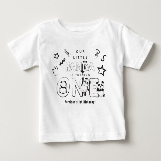 かわいい私たちの小さなパンダはONE 1の誕生日を回している ベビーTシャツ (正面)
