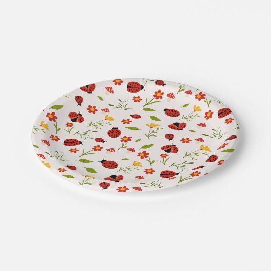 かわいい私たちの小さなラディバグガール誕生日 ペーパープレート (アングル)