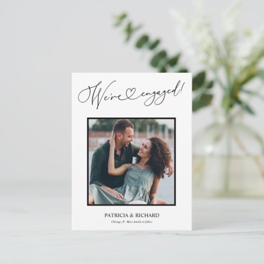 かわいい私たちは婚約した婚約発表写真 ポストカード (スタンド正面)