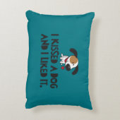 かわいい私は猫と犬にキスして好きだった アクセントクッション (裏面(縦))