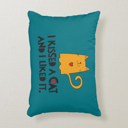 かわいい私は猫と犬にキスして好きだった アクセントクッション (正面(垂直))