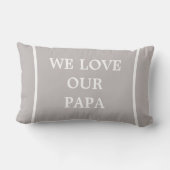 かわいい私達は私達のパパの原稿のLumbarの枕を愛します ランバークッション (裏面)