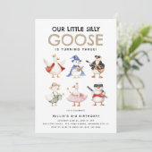 かわいい私間抜けたちのガチョウ任意の年齢誕生日 招待状 (スタンド正面)