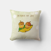 かわいい秋のどんぐり Bundle of Joy 双子の赤ちゃんのベビーシャワー クッション (正面)