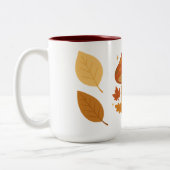 かわいい秋のキノコの居心地の良い葉 ツートーンマグカップ (左)