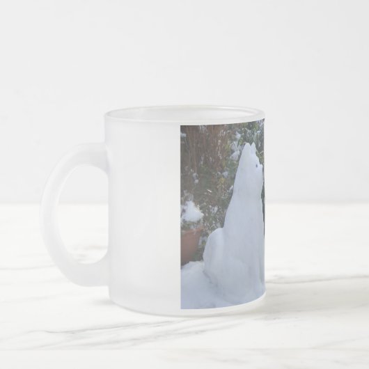かわいい秋田キスをする雪だるま秋田写真 フロストグラスマグカップ (左)