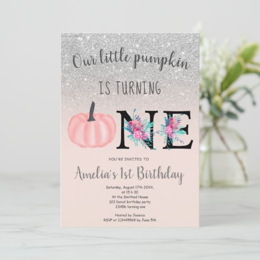 かわいい秋赤面シルバーリトルパンプキン1歳誕生日 招待状 (スタンド正面)