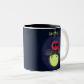 かわいい稲妻の虫ホタル漫画イラストレーション ツートーンマグカップ (正面右)