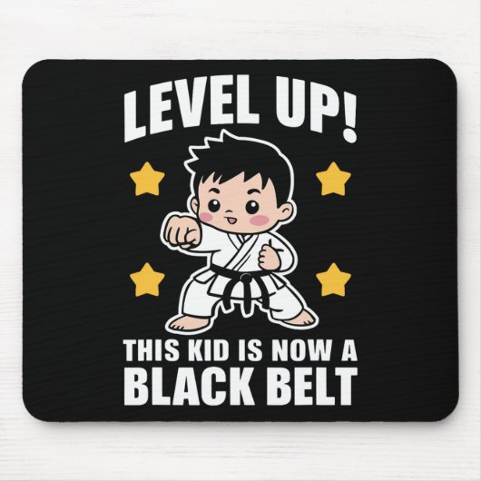 かわいい空手黒帯達成少年子供 マウスパッド (正面)