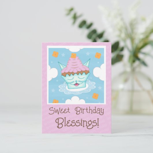 かわいい空飛ぶキティ猫の顔のカップケーキお誕生日おめでとう ポストカード (スタンド正面)