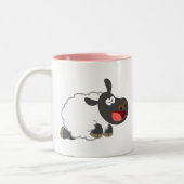 かわいい笑いマンガの羊のマグカップ ツートーンマグカップ (左)