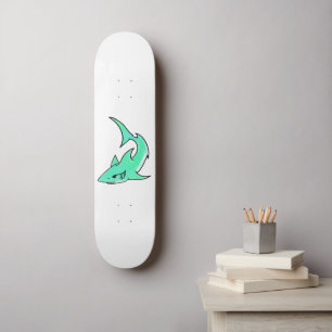 かわいい笑顔のサメのキャラクター ミントブルーグリーンの海の生き物 スケートボード
