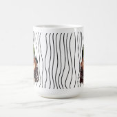 かわいい笑顔の女ストライプののマグカップ。見た目を選べ コーヒーマグカップ (中央)