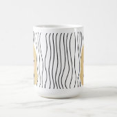 かわいい笑顔の女ストライプののマグカップ。見た目を選べ コーヒーマグカップ (中央)