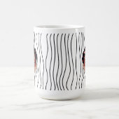かわいい笑顔の女ストライプののマグカップ。見た目を選べ コーヒーマグカップ (中央)
