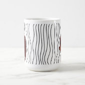 かわいい笑顔の女ストライプののマグカップ。見た目を選べ コーヒーマグカップ (中央)