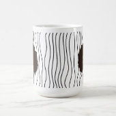 かわいい笑顔の女ストライプののマグカップ。見た目を選べ コーヒーマグカップ (中央)