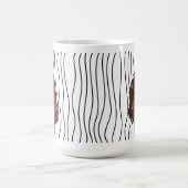 かわいい笑顔の女ストライプののマグカップ。見た目を選べ コーヒーマグカップ (中央)