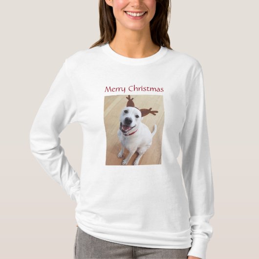 かわいい笑顔の白いトナカイの犬のクリスマス Tシャツ (正面)