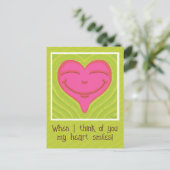 かわいい笑顔ピンクハートバレンタインデー シーズンポストカード (スタンド正面)