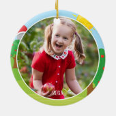 かわいい納屋周囲の庭動物，農家ガールフォトクリスマス セラミックオーナメント (裏面)