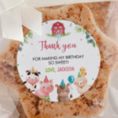 かわいい納屋周囲の庭農園動物の誕生日ラベル ラウンドシール