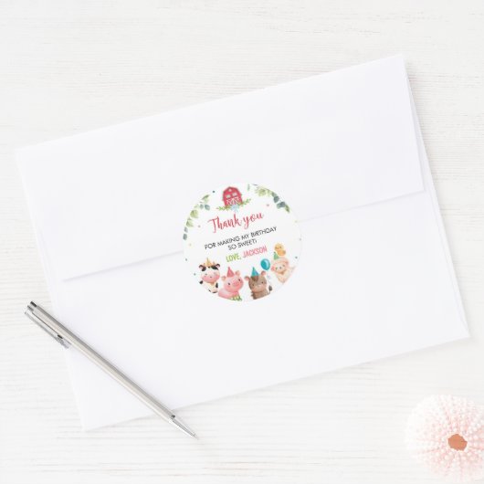 かわいい納屋周囲の庭農園動物の誕生日ラベル ラウンドシール (封筒)