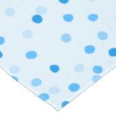 かわいい紙吹雪水玉模様のパターン（青） テーブルクロス (アングル)