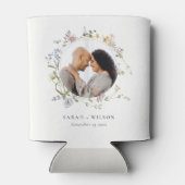 かわいい素朴牧草地フローラリース結婚写真 缶クーラー (裏面)