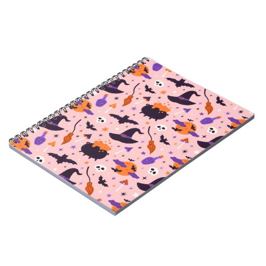 かわいい紫とピンクのハロウィーンパターン ノートブック (左側)
