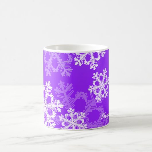かわいい紫と白いクリスマスの雪 コーヒーマグカップ (中央)