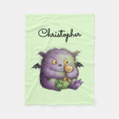 かわいい紫と緑のフワフワモンスターの友達 フリースブランケット (正面)