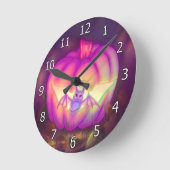 かわいい紫のこうもりを彫ったジャック・オ・ランタン ラウンド壁時計 (傾斜)