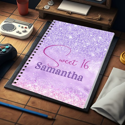 かわいい紫のピンクグリッター誕生日モノグラム ノートブック