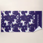 かわいい紫のレインボーハートとスターズユニコーン ビーチタオル (正面)