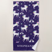 かわいい紫のレインボーハートとスターズユニコーン ビーチタオル (正面)