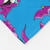 かわいい紫の人が怪物を食べる フリースブランケット (角)