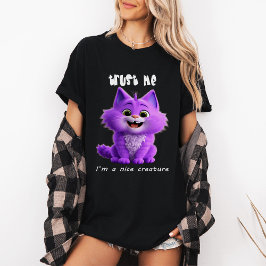 かわいい紫の猫 | 信じてください、私は優しい生き物です Tシャツ