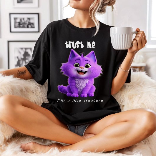 かわいい紫の猫 | 信じてください、私は優しい生き物です Tシャツ
