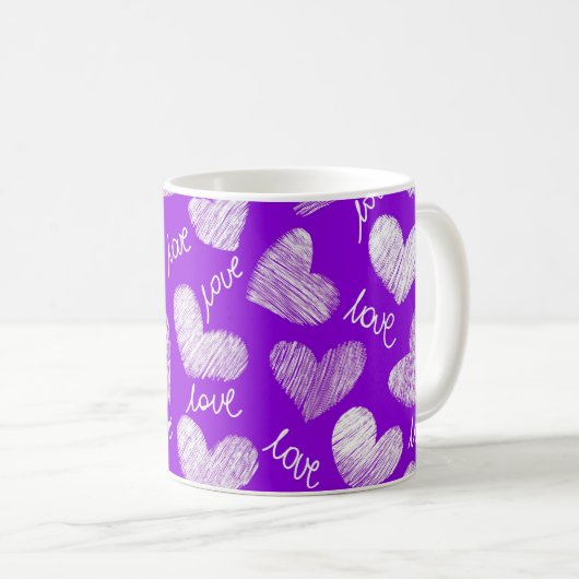 かわいい紫の白い落書きハートとラブスクリプト コーヒーマグカップ (正面右)