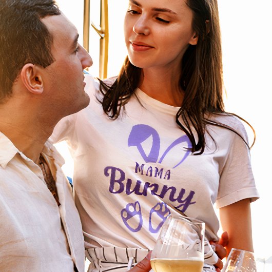 かわいい紫色のイースターマバニーラビット耳 Tシャツ