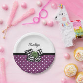 かわいい紫色のドットグリーンバラシェブロンボウと名前 ペーパープレート (パーティー)