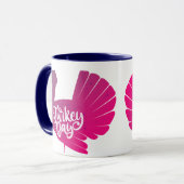 かわいい紫色の七面鳥の形と文字タイポグラフィ マグカップ (正面左)