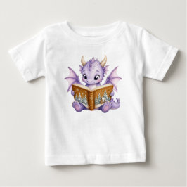かわいい紫色の赤ちゃんドラゴン 読書 ストーリーブック キッズ ベビーTシャツ