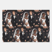 かわいい結婚カップルと大きな幸せなスマイル。 ラッピングペーパーシート (正面3)