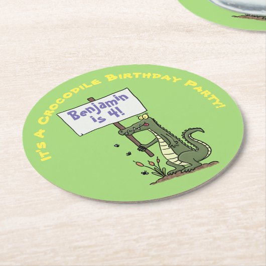 かわいい緑おもしろいのワニのユーモア漫画 ラウンドペーパーコースター (アングル)